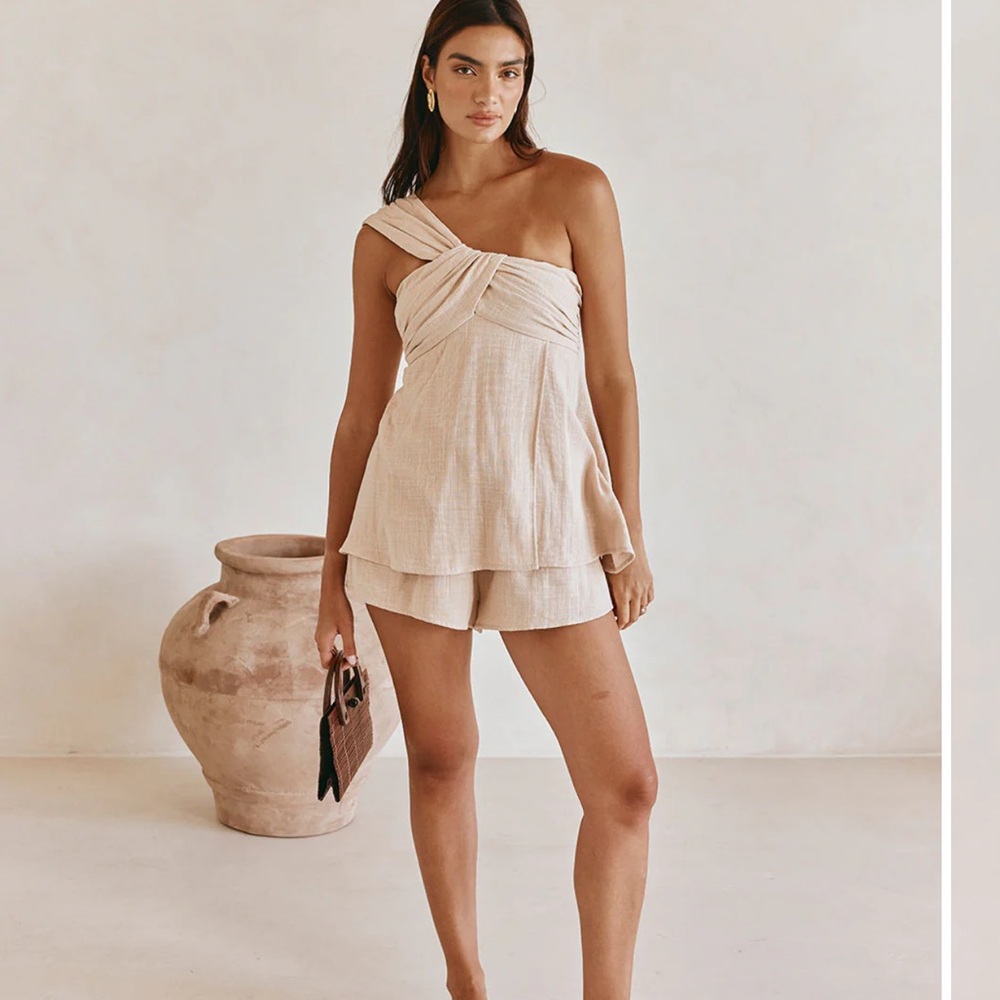 Sabo Skirt One-Shoulder Cream Linen-Look Top